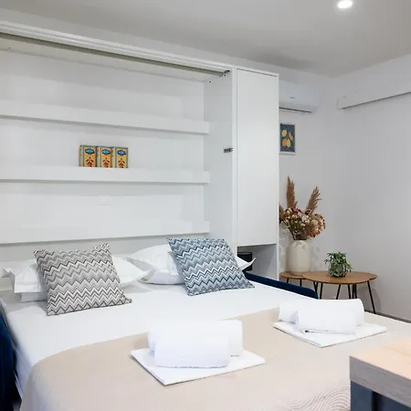 Deluxe Vucko マカルスカ