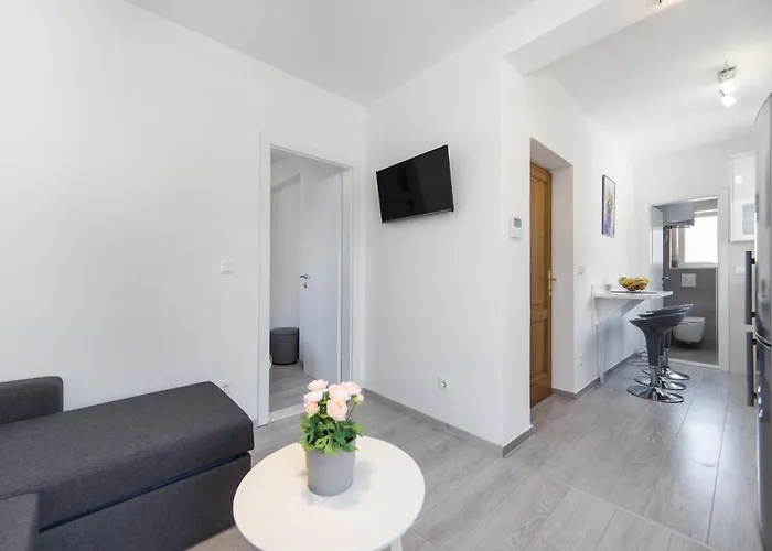 Deluxe Vucko ماكارسكا