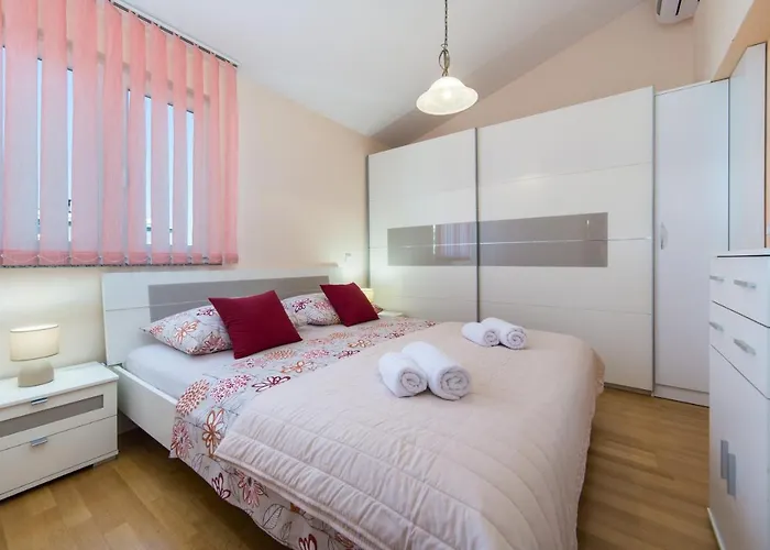 Deluxe Vucko ماكارسكا