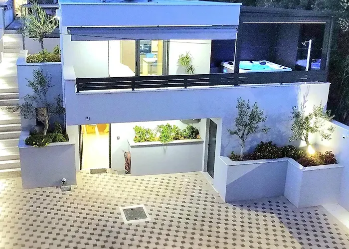 Deluxe Vucko * ماكارسكا