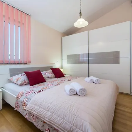 Deluxe Vucko Makarska