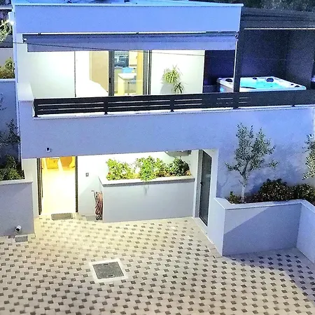 Deluxe Vucko * Makarska